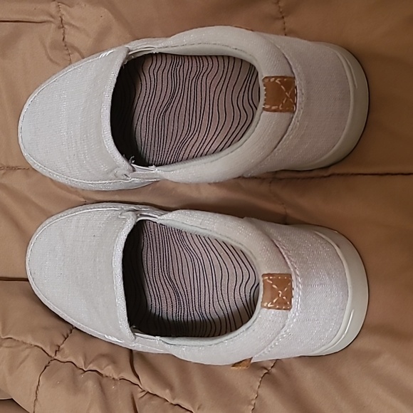 Reef Shoes - Picture 2 of 5